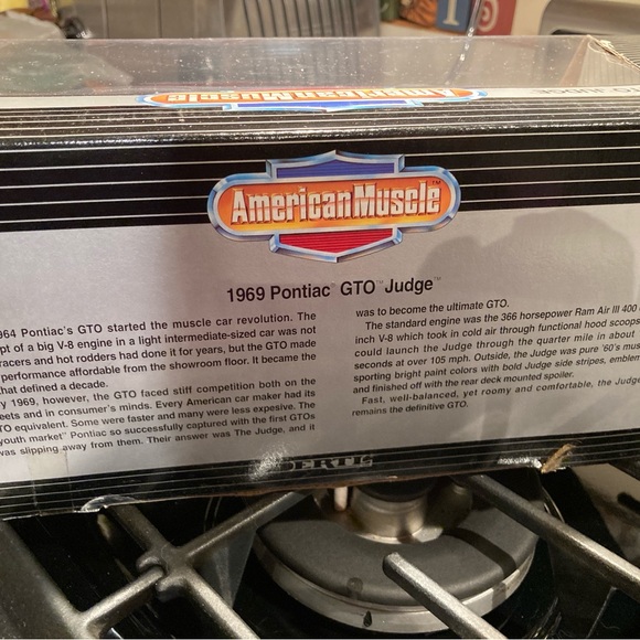 Ertl 1:18 American Muscle 1969 Pontiac GTO Judge Diecast Model midnight green - Picture 4 of 6